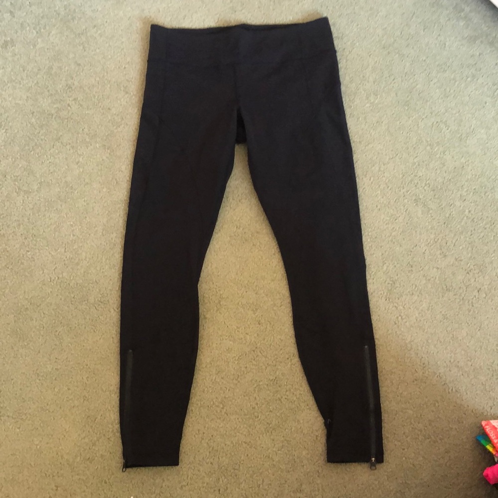 Black Lululemon leggings